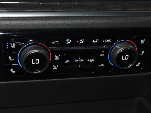 Used 2024 Chevrolet Silverado 1500 LTZ w/ LTZ Premium Package AWD/4WD image 14