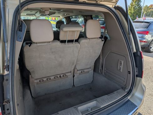 Used 2011 Chrysler Town & Country Limited w/ Trailer Tow Group image 5