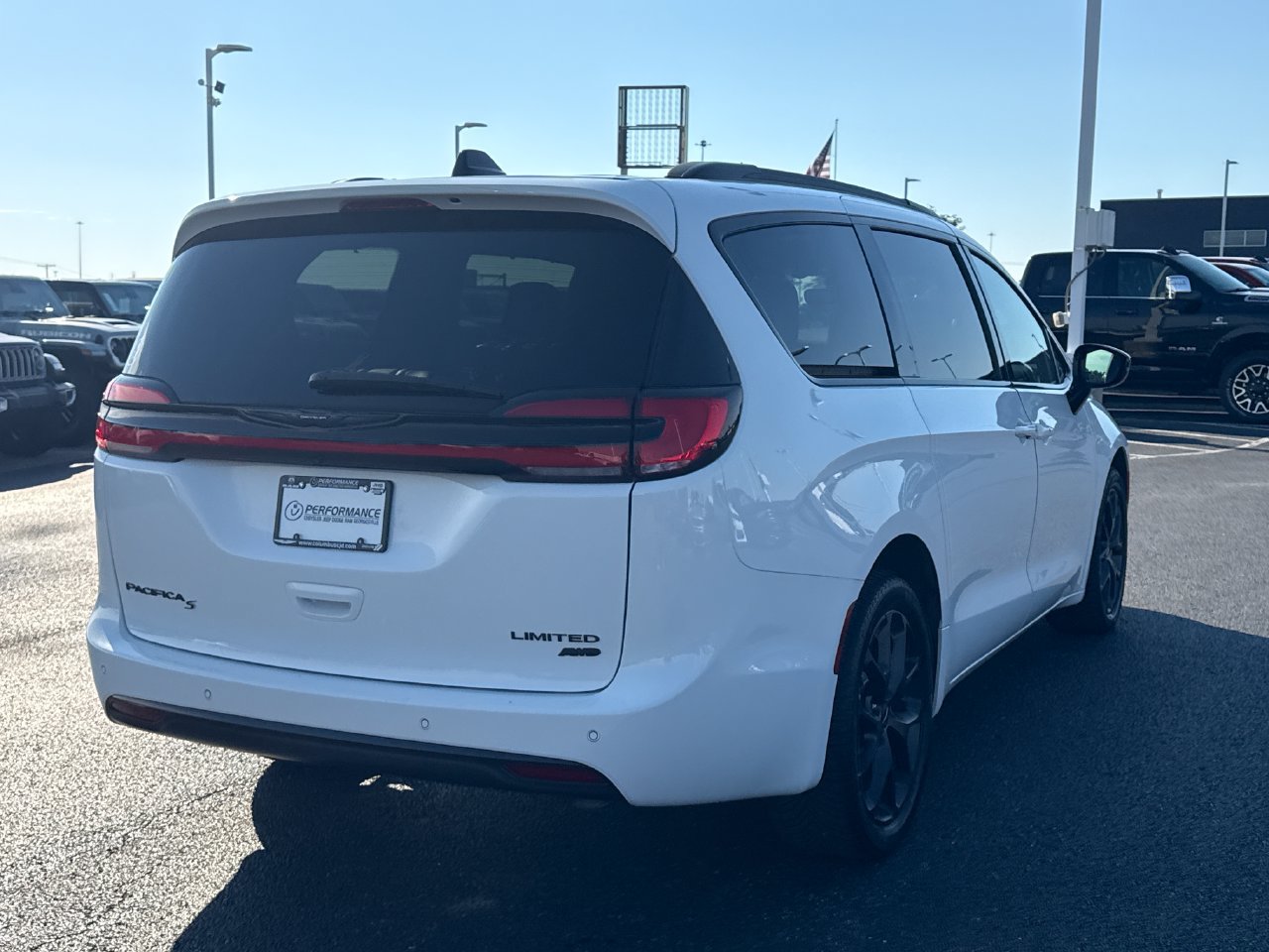 Used 2023 Chrysler Pacifica Limited w/ S Appearance Package AWD/4WD image 2
