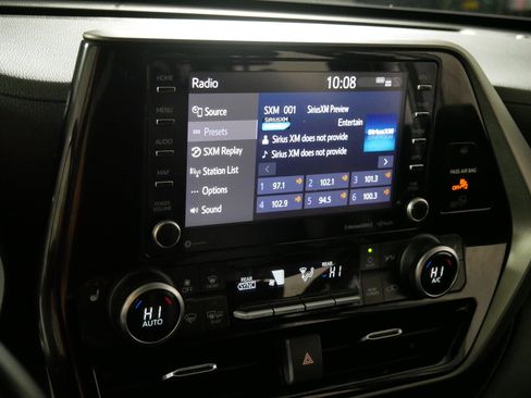 Used 2020 Toyota Highlander XLE image 22