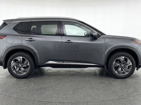 Used 2025 Nissan Rogue SV image 11