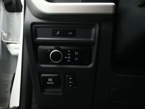 Used 2024 Ford Expedition Max XLT image 12