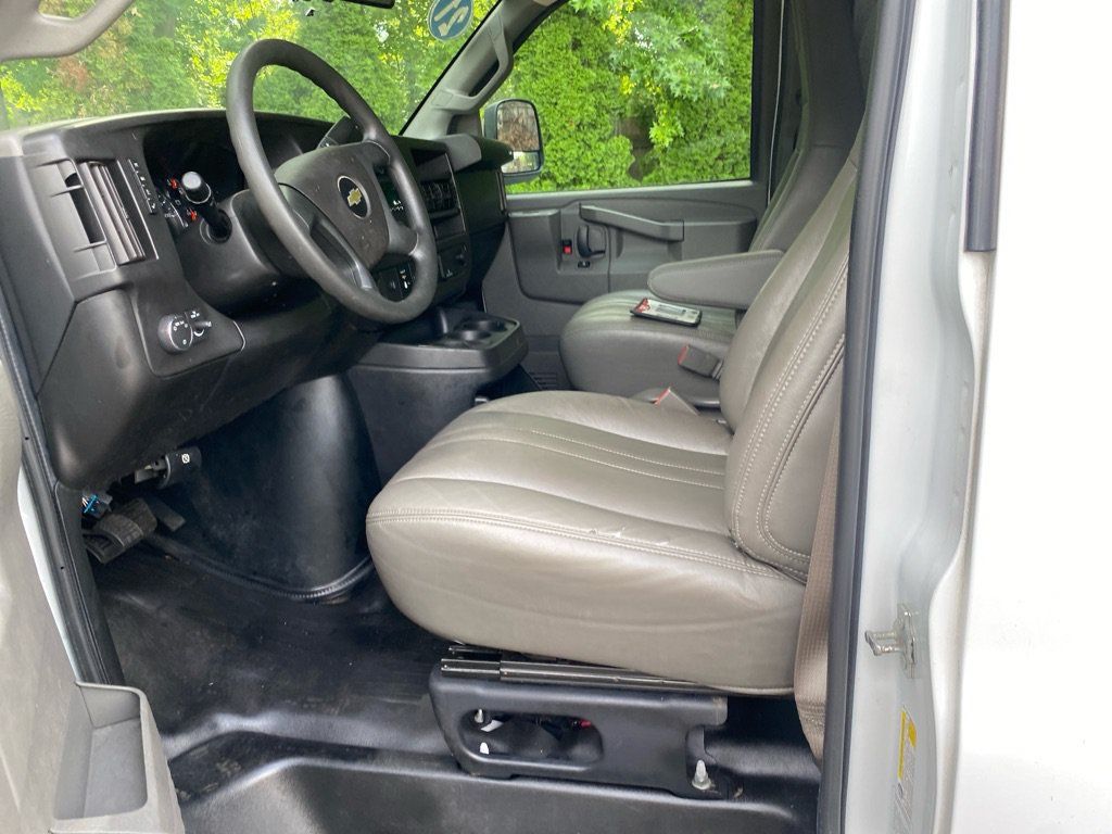 Used 2021 Chevrolet Express 2500 Extended RWD image 9
