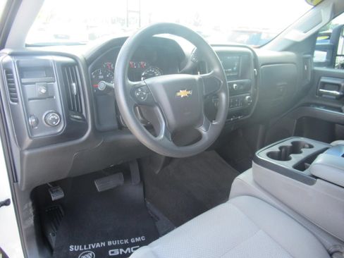 Used 2017 Chevrolet Silverado 1500 Custom w/ Custom Convenience Package RWD image 18