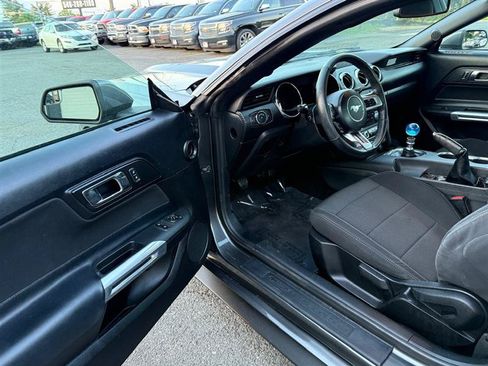 Used 2017 Ford Mustang Coupe RWD image 13