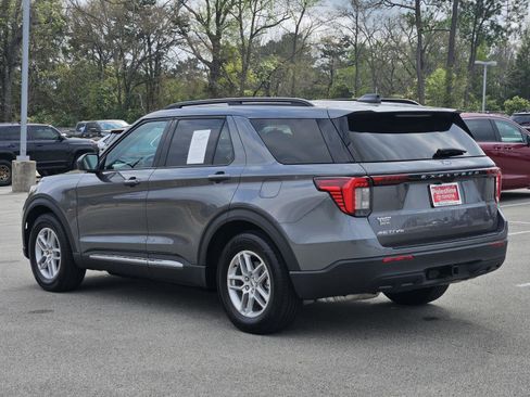 Used 2025 Ford Explorer Active image 4