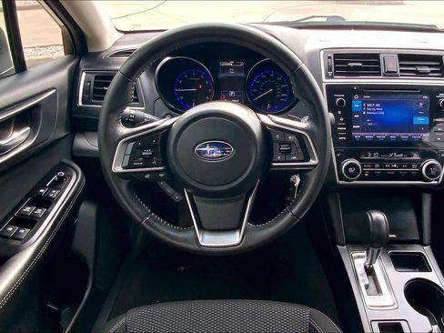 Used 2019 Subaru Outback 2.5i Premium image 6
