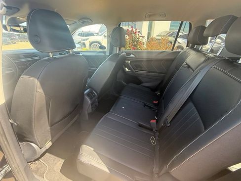 Used 2023 Volkswagen Tiguan SE FWD image 11