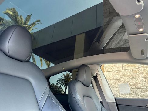 Used 2025 Tesla Model Y Long Range image 18
