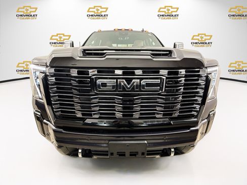 Used 2025 GMC Sierra 3500 Denali Ultimate AWD/4WD image 2