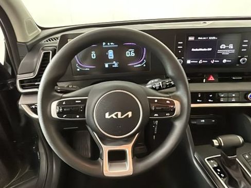 Used 2025 Kia Sportage LX AWD/4WD image 14