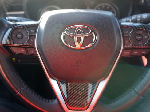 Used 2022 Toyota Venza XLE image 8