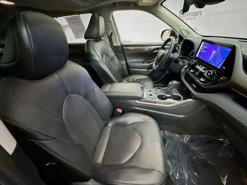 Used 2023 Toyota Highlander Limited image 30