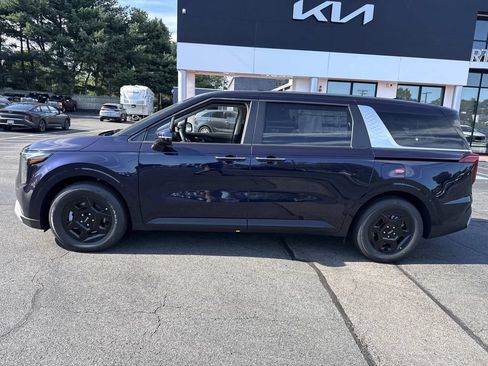 New 2027 Kia Carnival LX FWD image 2