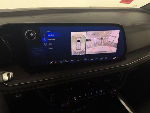 Used 2025 Chevrolet Suburban Premier image 18