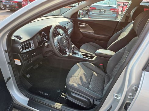 Used 2019 Kia Niro LX FWD image 4