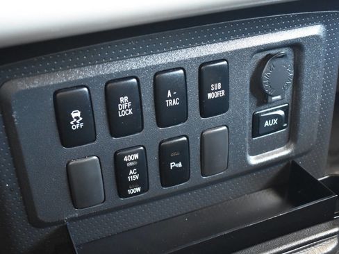 Used 2010 Toyota FJ Cruiser 4WD image 38