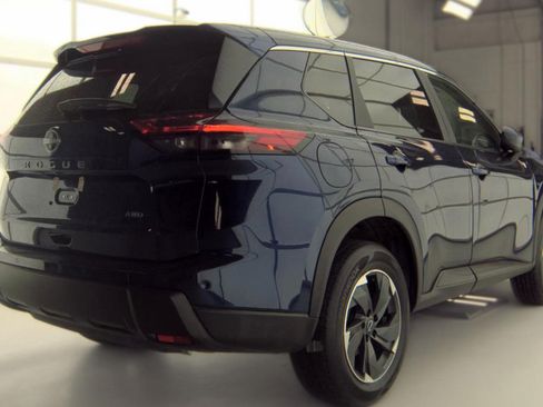 Used 2025 Nissan Rogue SV AWD/4WD image 5