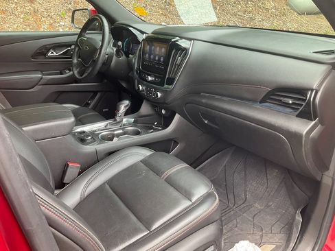 Used 2022 Chevrolet Traverse RS FWD image 11