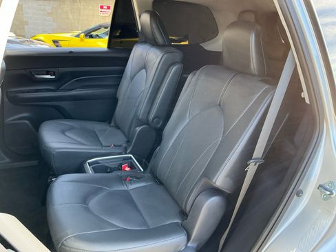 Used 2024 Toyota Grand Highlander Limited image 20