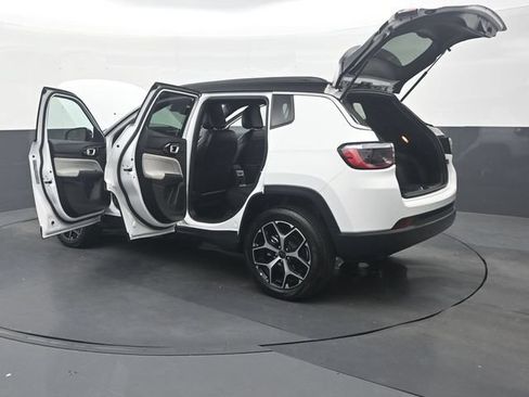Used 2025 Jeep Compass Limited AWD/4WD image 39