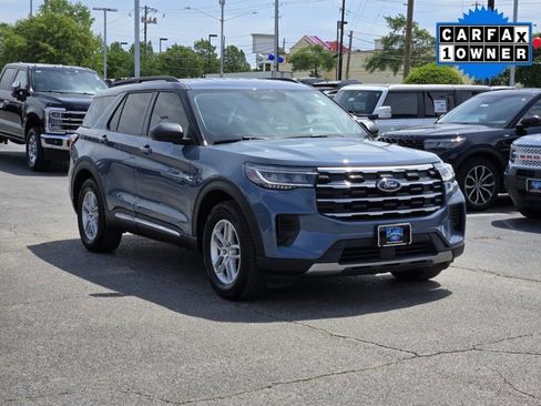 Certified 2025 Ford Explorer Active RWD image 3