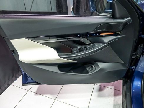 Used 2024 BMW 530i xDrive w/ Premium Package image 27