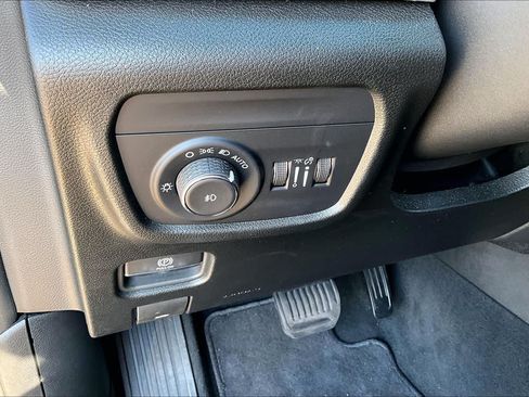 Used 2025 Jeep Grand Cherokee Limited w/ Luxury Tech Group II AWD/4WD image 34