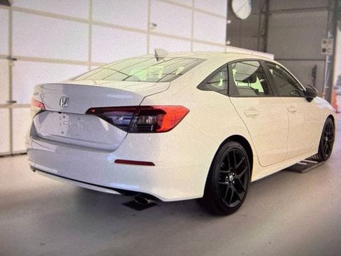 Used 2023 Honda Civic Sport image 3
