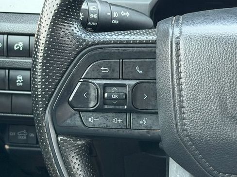 Used 2025 Toyota Tacoma SR5 AWD/4WD image 27