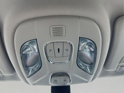 Certified 2018 Jeep Compass Latitude w/ Popular Equipment Group image 33