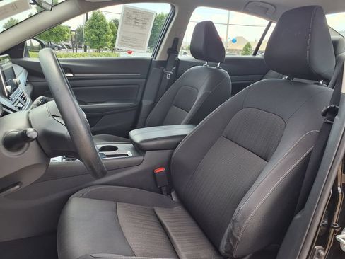 Used 2025 Nissan Altima 2.5 SV FWD image 15
