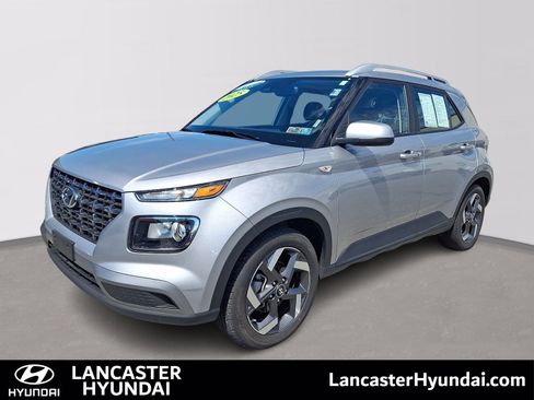 Certified 2025 Hyundai Venue SEL FWD image 1