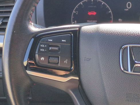 Used 2025 Honda Odyssey Sport-L image 17