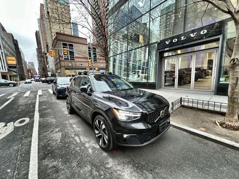 Certified 2023 Volvo XC40 B5 Plus w/ Driver Assist Package image 1