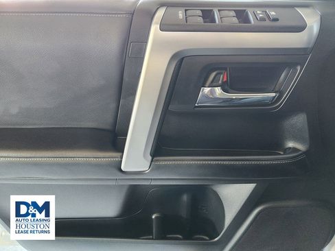 Used 2022 Toyota 4Runner SR5 Premium image 28