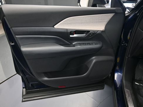 Used 2025 Toyota Grand Highlander AWD Hybrid image 13