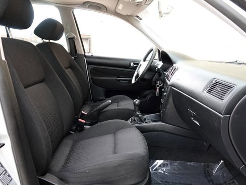 Used 2005 Volkswagen Golf GL image 52