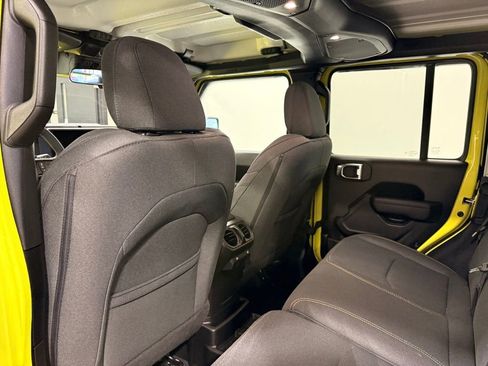 Used 2024 Jeep Wrangler Unlimited image 20