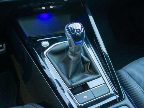 Used 2024 Volkswagen Golf R image 21