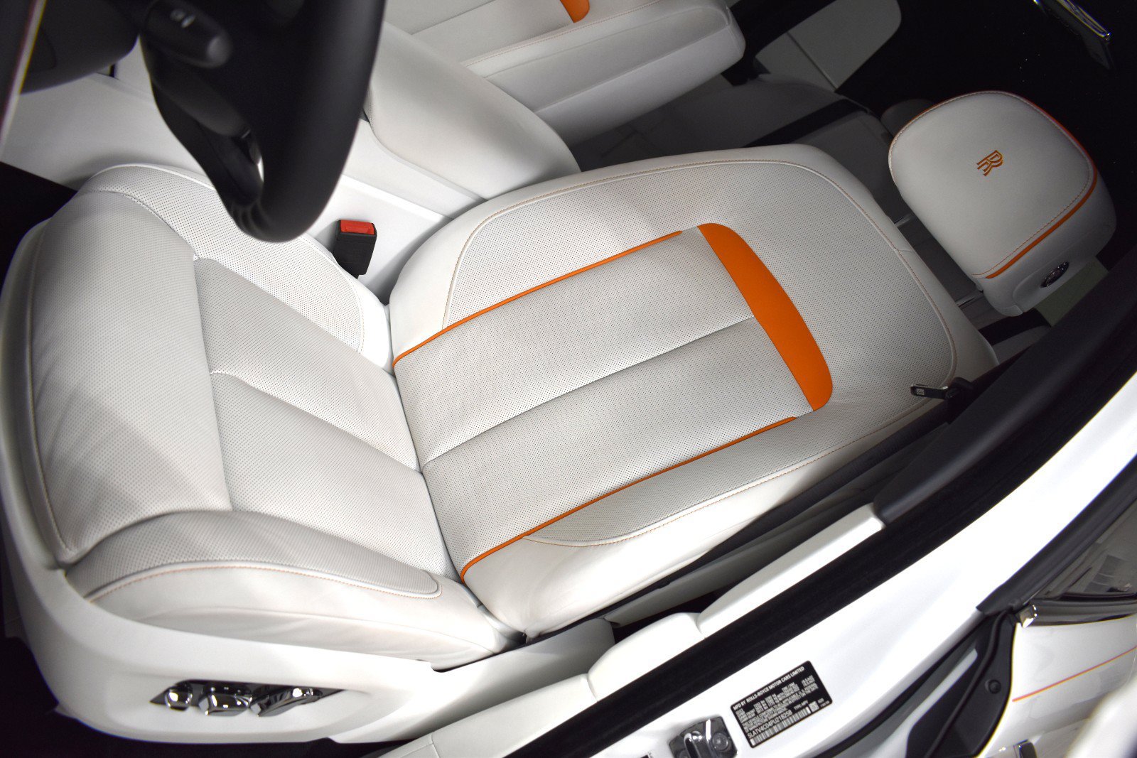Certified 2023 Rolls-Royce Cullinan AWD/4WD image 30
