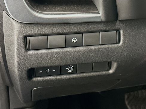 Used 2023 Nissan Rogue SV image 17