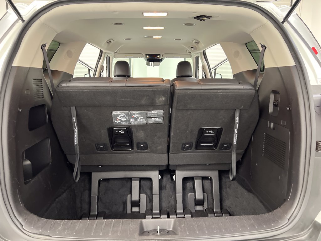 Used 2025 Kia Carnival FWD image 43