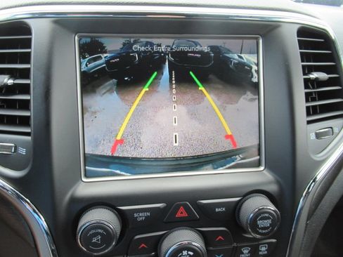 Used 2017 Jeep Grand Cherokee Altitude AWD/4WD image 28