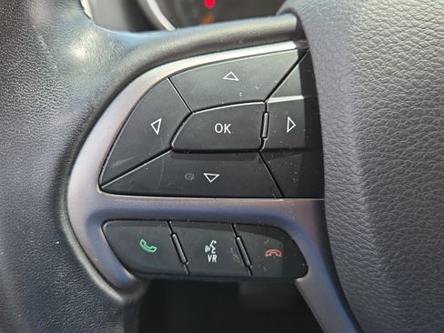 Used 2021 Jeep Grand Cherokee Laredo RWD image 21