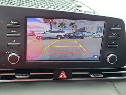 Certified 2023 Hyundai Elantra SE image 9