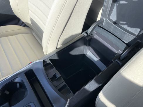 Used 2024 Ford Edge SE image 18