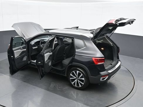 Used 2022 Volkswagen Taos SE AWD/4WD image 38