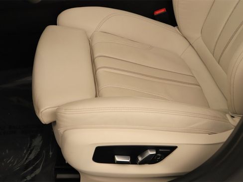 Used 2022 BMW 540i w/ M Sport Package image 25