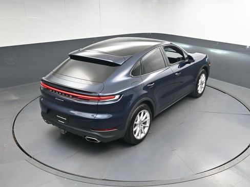 Certified 2024 Porsche Cayenne Coupe AWD/4WD image 38